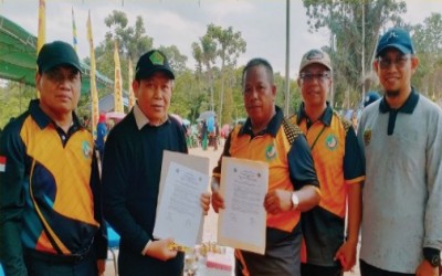 JALIN KERJA SAMA PEMBINAAN CABOR PANAHAN DILINGKUNGAN MADRASAH, KA. KANWIL KEMENTERIAN AGAMA PROVINSI KALTIM TANDA TANGANI MOU DENGAN KETUA PERPANI